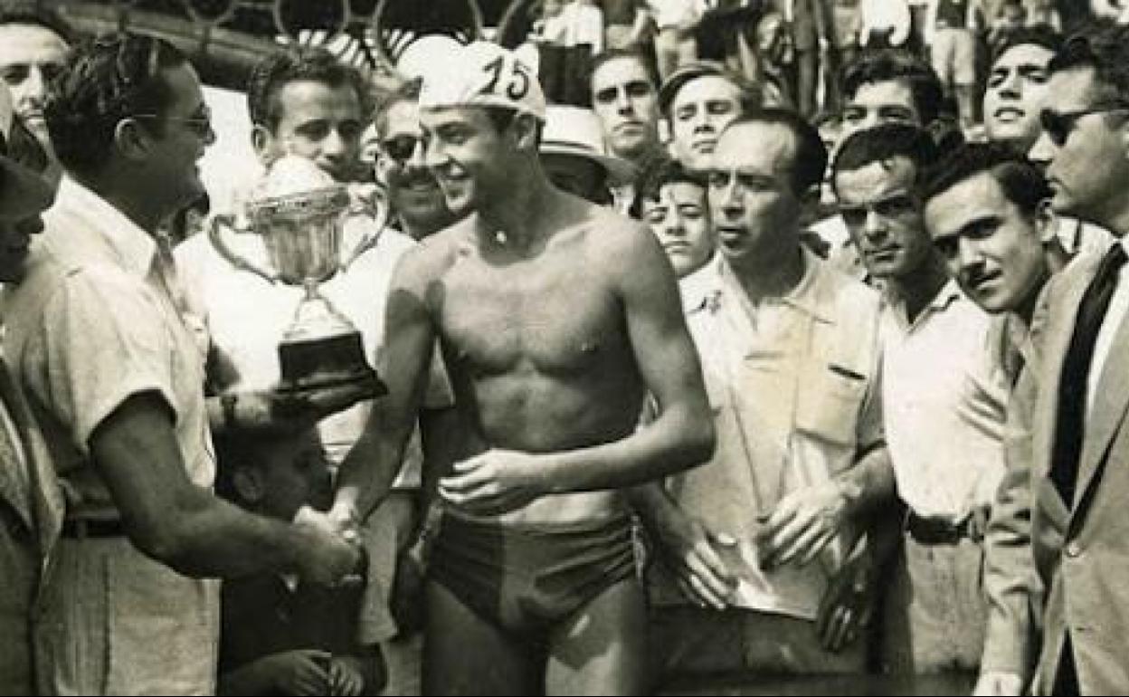 El deportista también entrenó al Club Natación Sevilla.