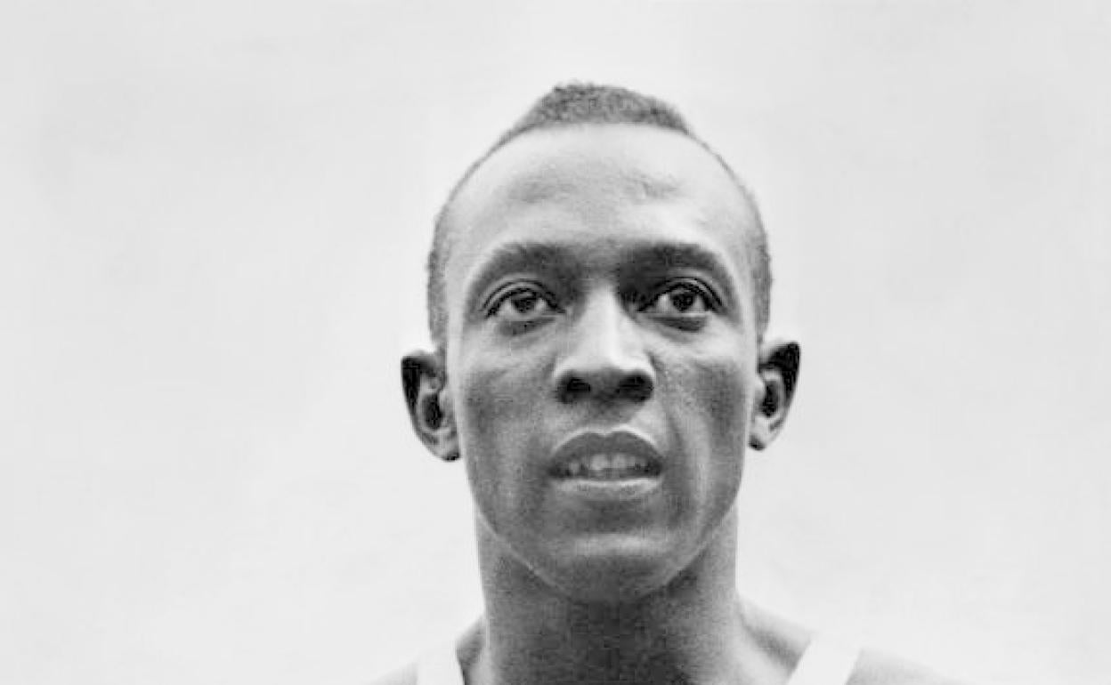 Jesse Owens, el 1 de agosto de 1936, durante los Juegos Olímpicos de Berlín. 