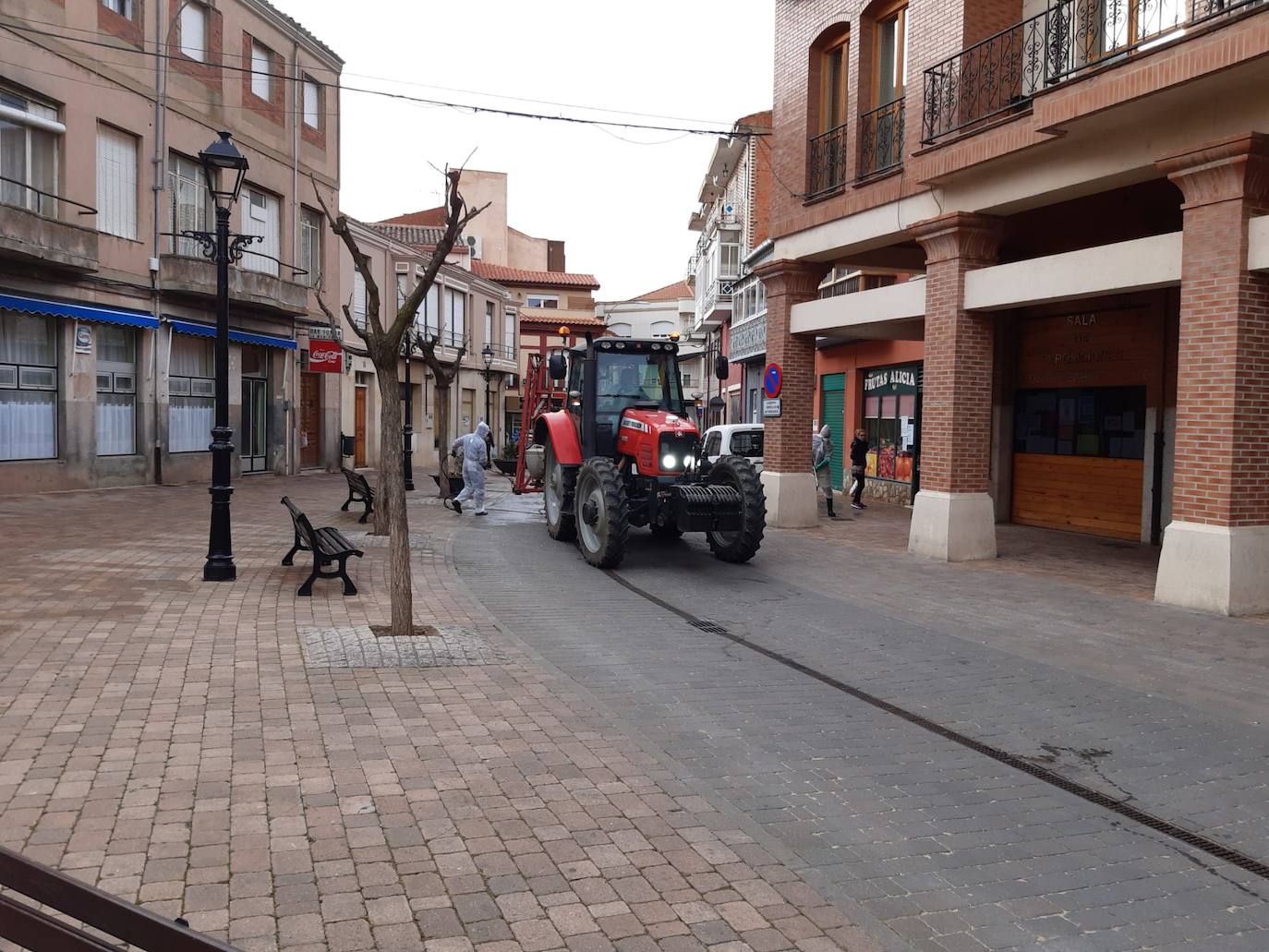 Santa María del Páramo se desinfecta