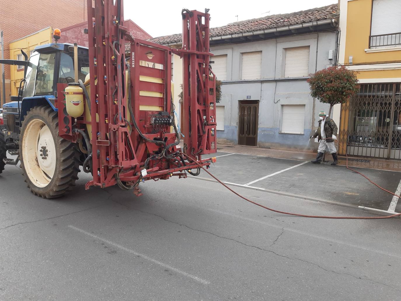 Santa María del Páramo se desinfecta