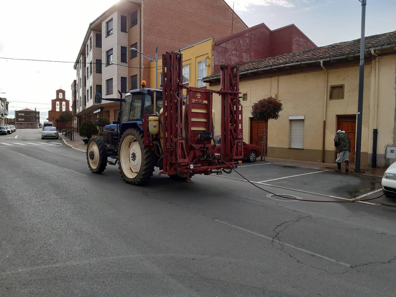 Santa María del Páramo se desinfecta