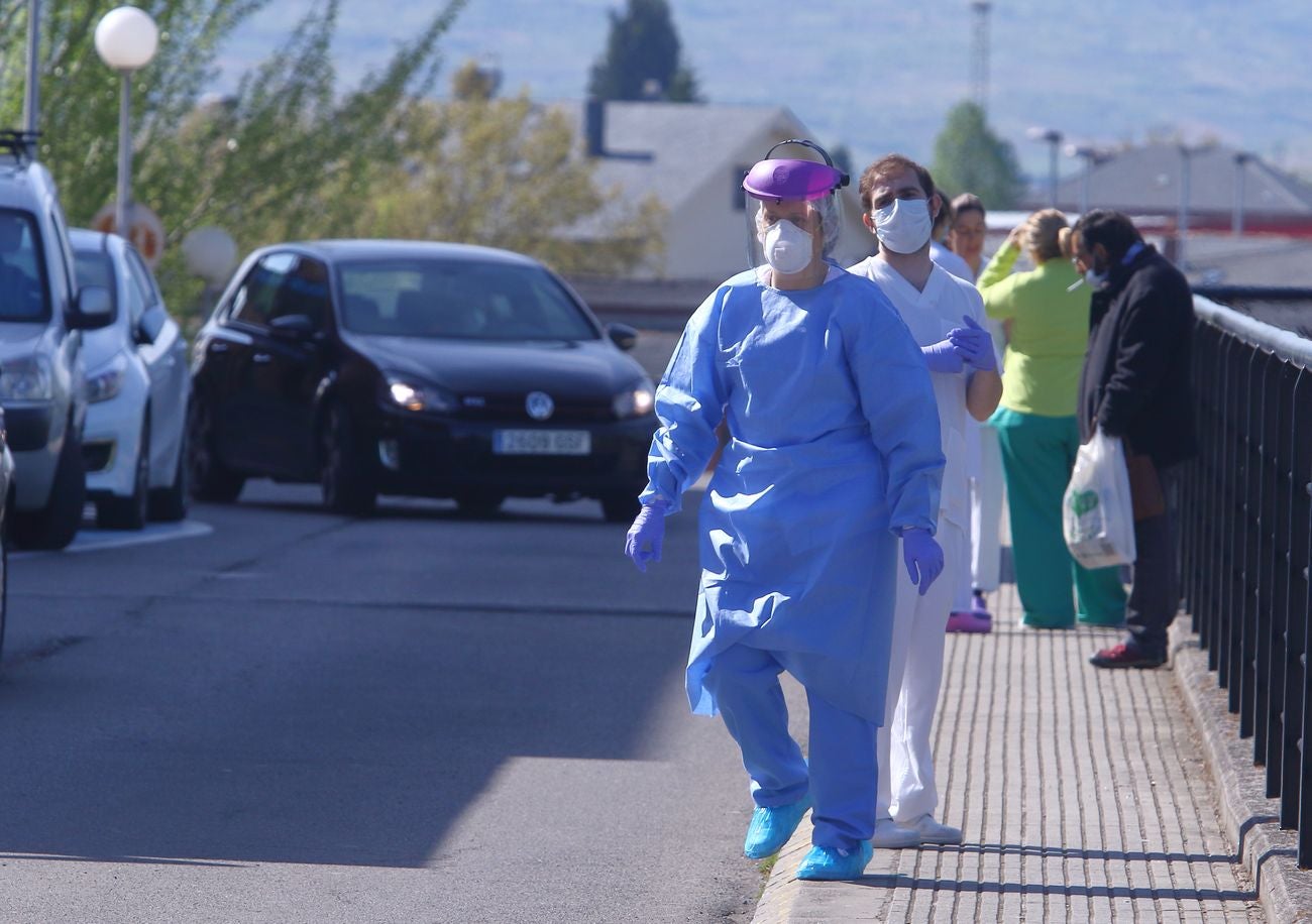 Actividad en los centros hospitalarios. Imágenes del área de triaje del hospital del Bierzo de Ponferrada.