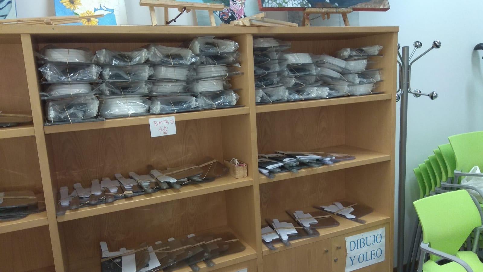 Fotos: Entrega de productos por parte de la Junta