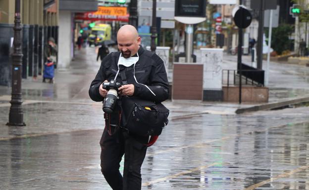 #Héroesdehoy | Campillo, fotógrafo: «Somos los ojos de la gente que no puede salir de casa»