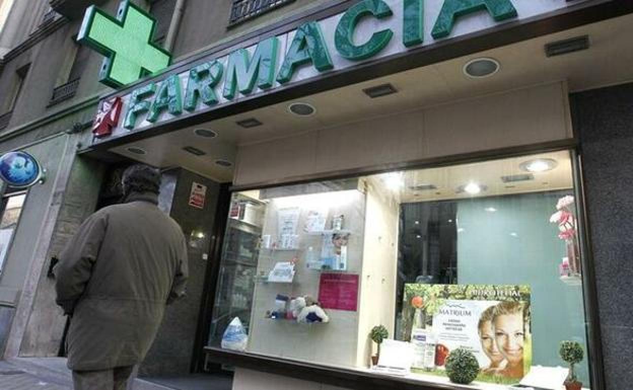 Las farmacias leonesas se ofrecen a la administración para la distribución controlada de mascarillas a la población