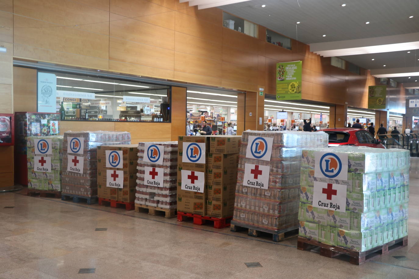 Fotos: E.Leclerc y Cruz Roja se dan la mano