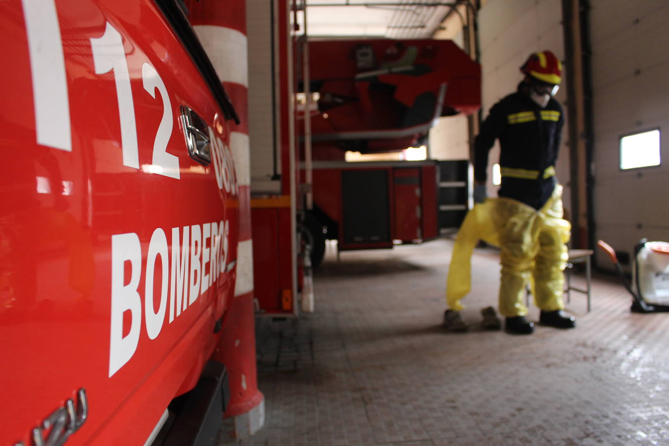 De día o de noche, con crisis sanitaria o sin ella, el Parque de Bomberos de León siempre está listo para intervenir.