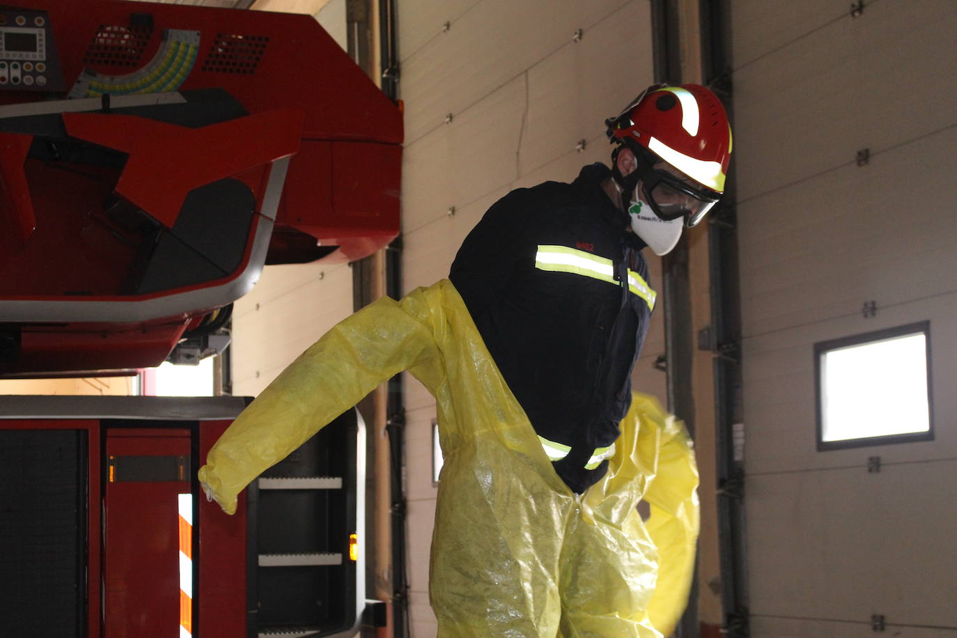 De día o de noche, con crisis sanitaria o sin ella, el Parque de Bomberos de León siempre está listo para intervenir.