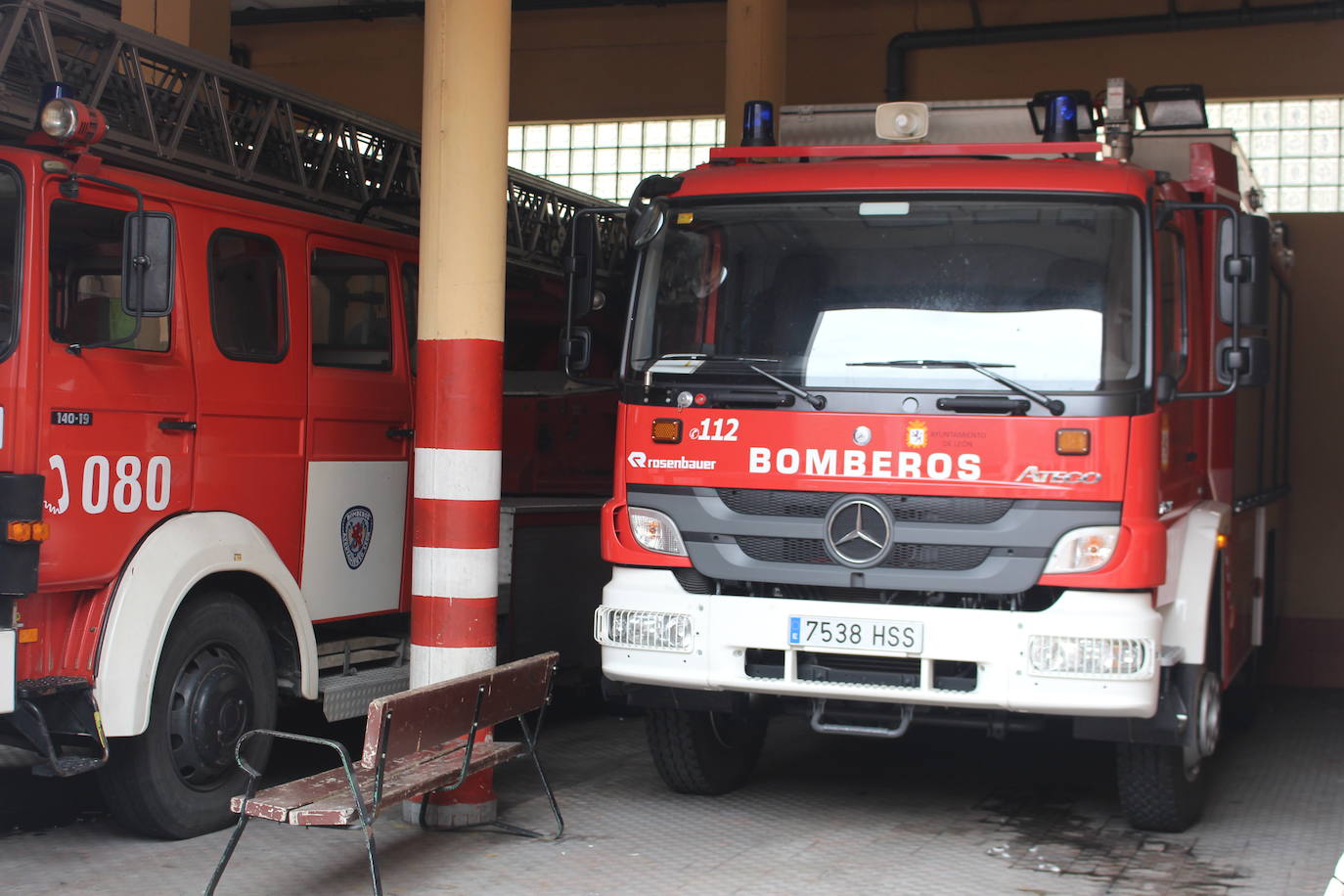 De día o de noche, con crisis sanitaria o sin ella, el Parque de Bomberos de León siempre está listo para intervenir.