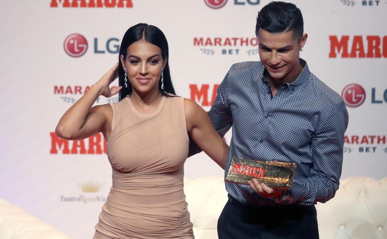 Georgina y Cristiano en la entrega del premio Marca Leyenda al futbolista en 2019.