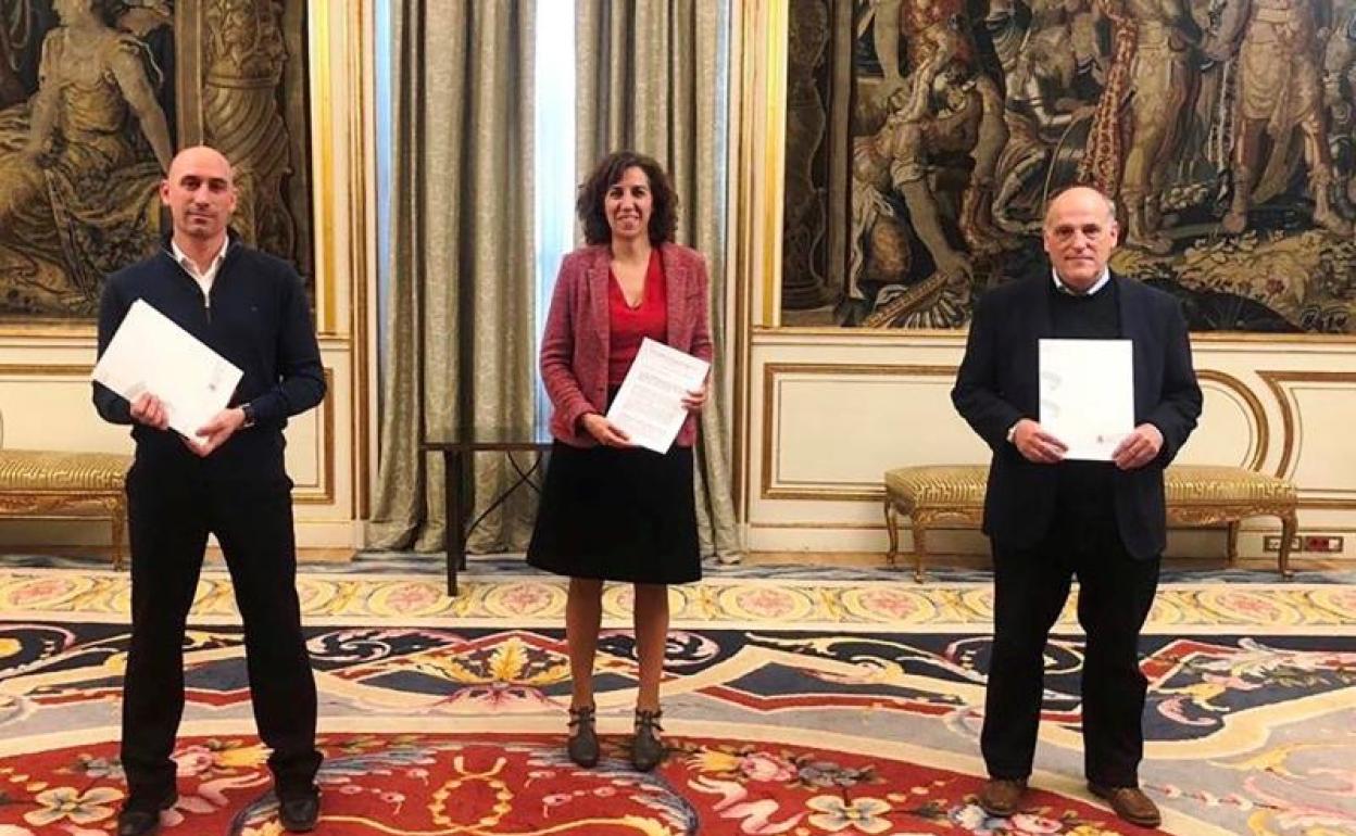 Luis Rubiales, Irene Lozano y Javier Tebas. 