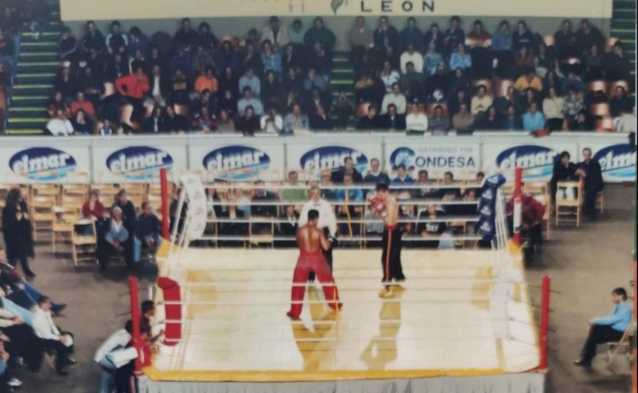 Disputa del Campeonato de Europa de kick-boxing en León.