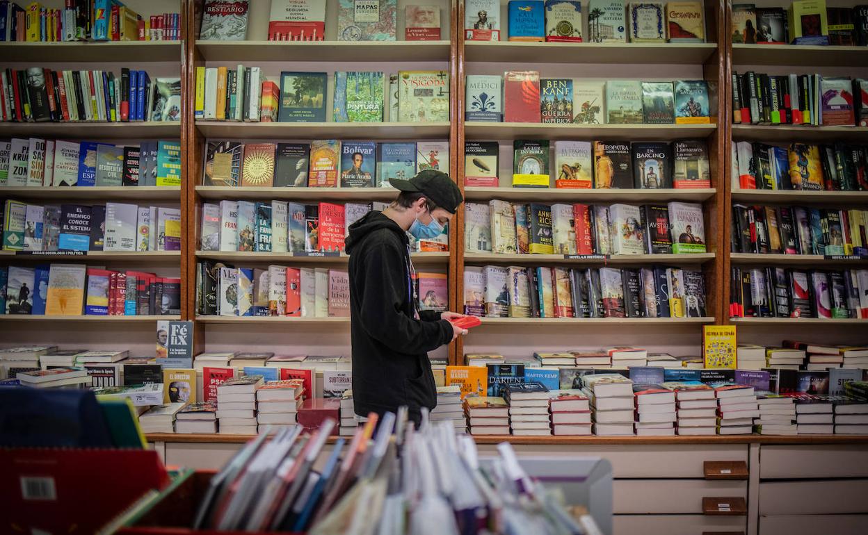 Una de las casi 4.000 librerías españolas que, por primera vez en el Día del Libro, mantendrán bajada la persiana.