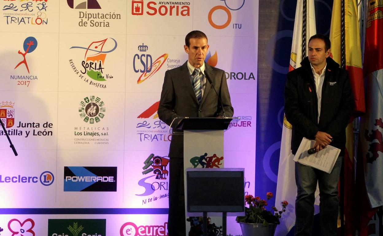 El presidente aparece en un acto público.