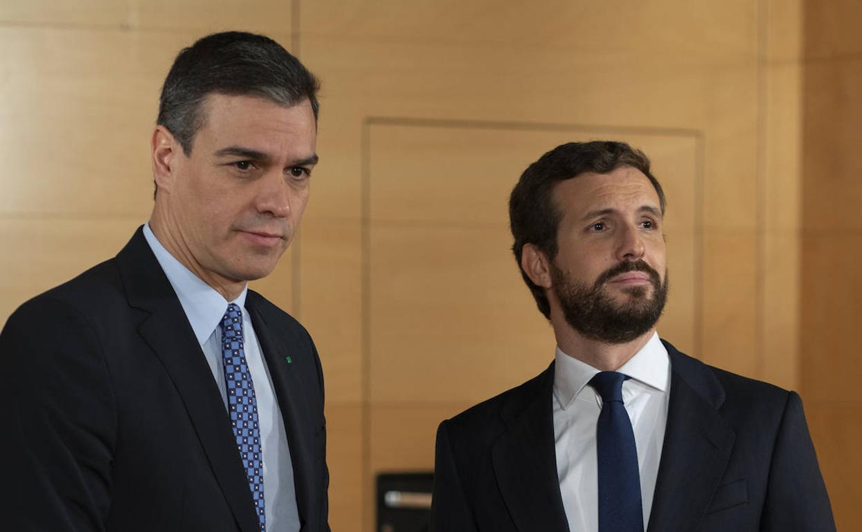 Pedro Sánchez y Pablo Casado, el pasado mes de diciembre en el Congreso de los Diputados.