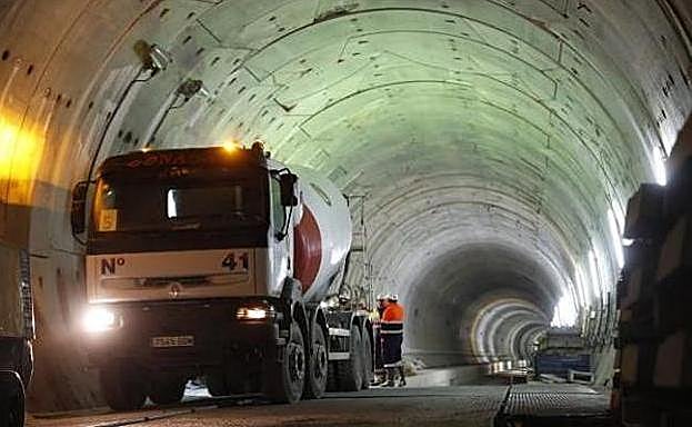 Obras en el interior de la variante de Pajares.