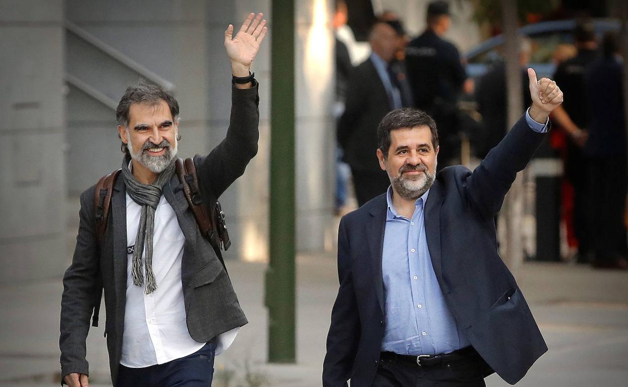 El presidente de la ANC, Jordi Sánchez, y el presidente de Òmnium Cultural, Jordi Cuixart. 