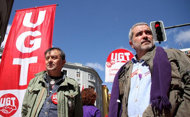 Enrique Reguero y Xosepe Vega en la manifestación del 1 de mayo de 2019. 