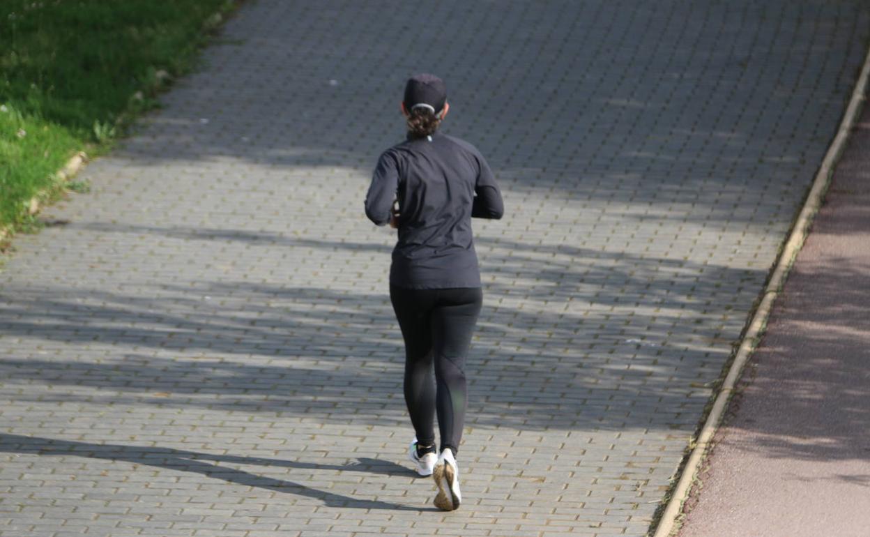 Una atleta amateur, este sábado en León.