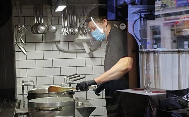 Imagen principal - Varios detalles del Restaurante Pagus en la mañana del martes. 