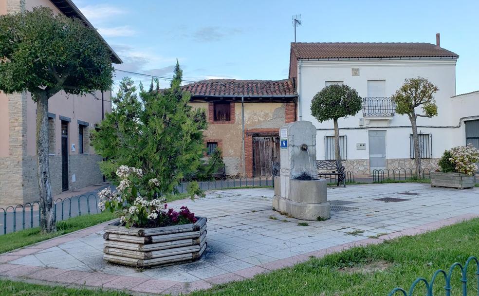 Imagen del popular 'caño de Oteruelo', en el centro de la pedanía.