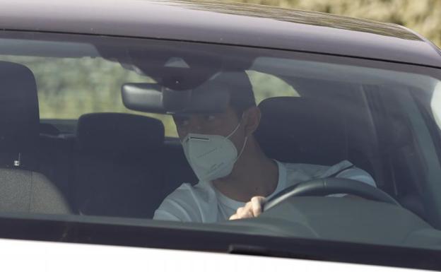 Thibaut Courtois llega a la ciudad deportiva de Valdebebas. 