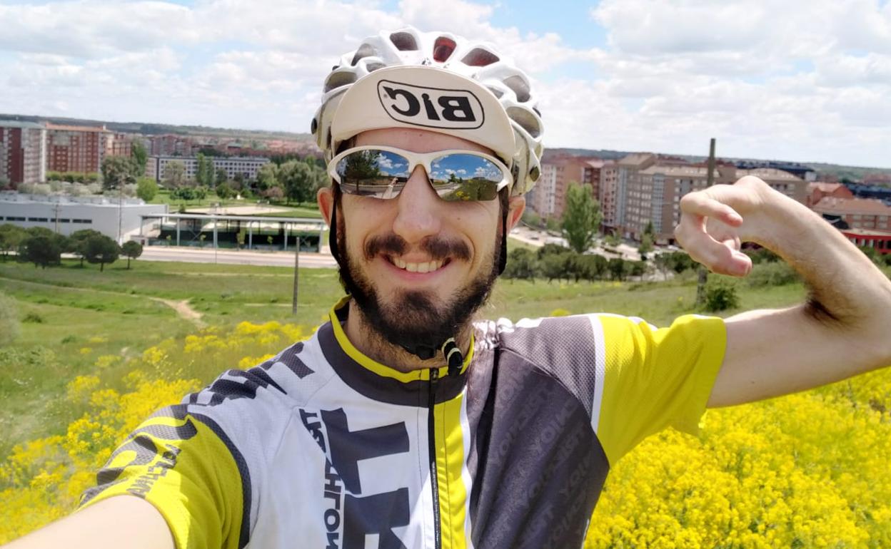 Dani Pérez, en uno de sus entrenamientos en bicicleta.