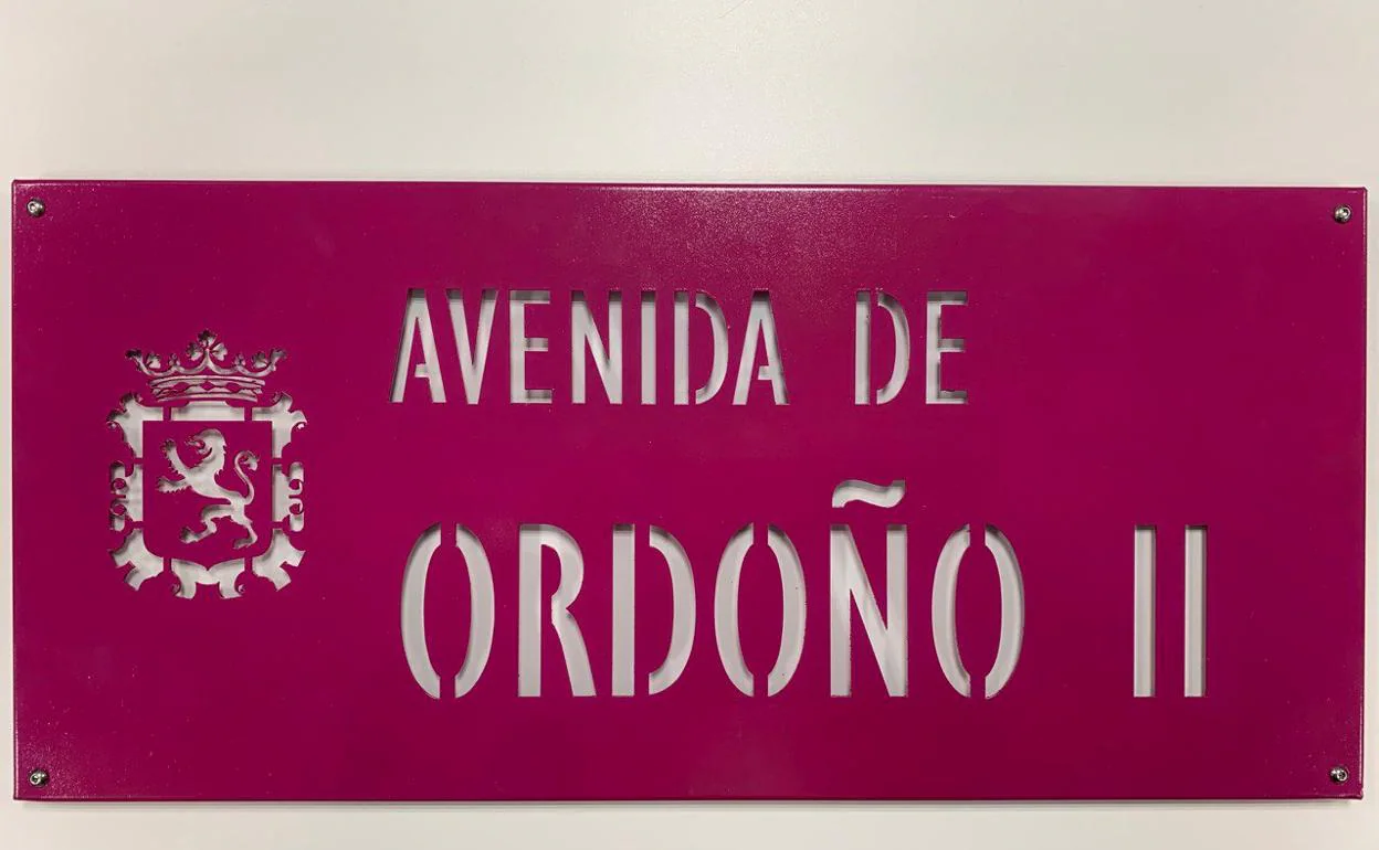 Placa de la avenida Ordoño II. 