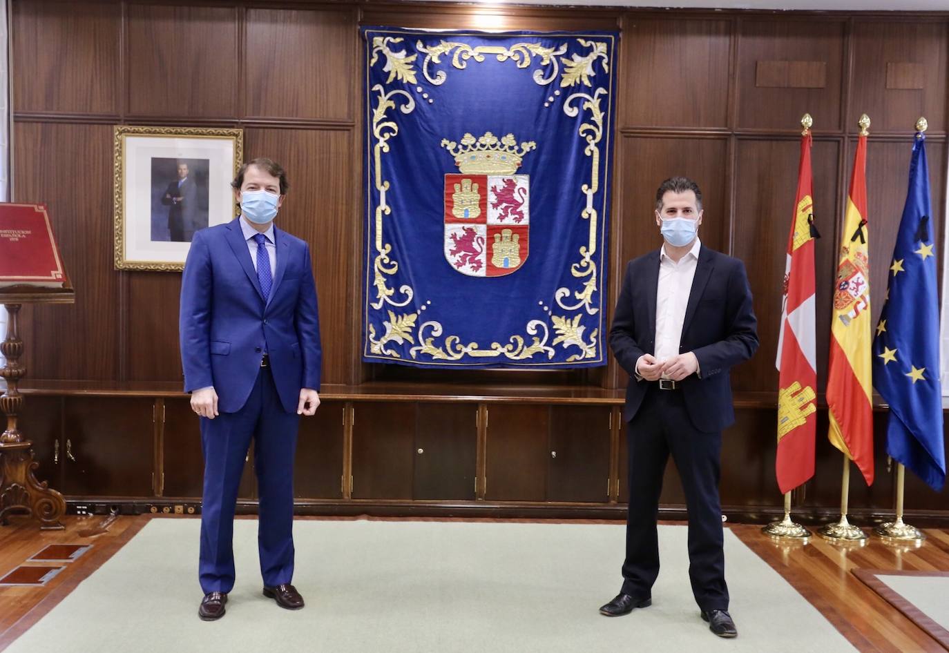 Fotos: El presidente de la Junta de Castilla y León se reúne con el secretario del PSCyL