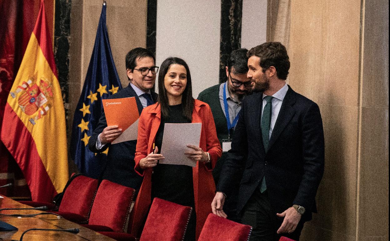 Inés Arrimadas y Pablo Casado, durante una reunión.