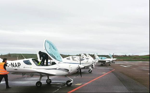 Más Vuelos León pide un «compromiso firme» para mantener Flybyschool en León