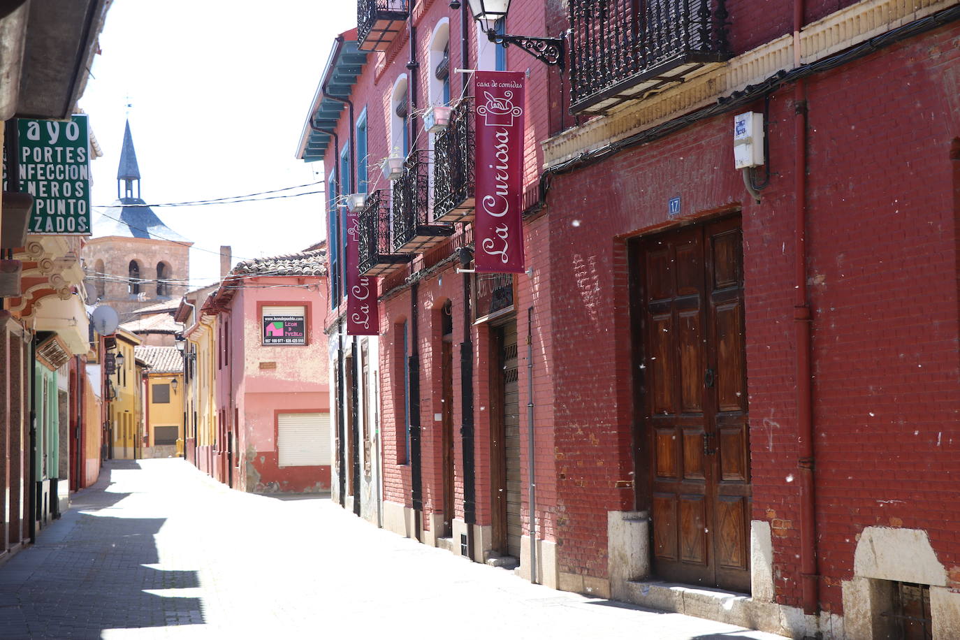 Fotos: Mansilla de las Mulas recibe la fase 1 con escepticismo