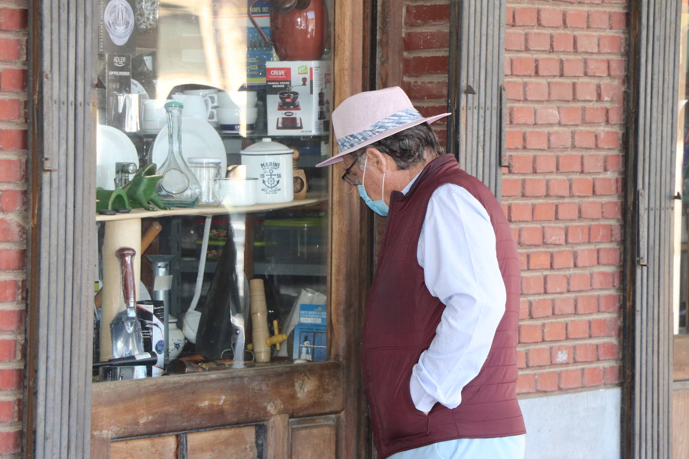 Fotos: Mansilla de las Mulas recibe la fase 1 con escepticismo