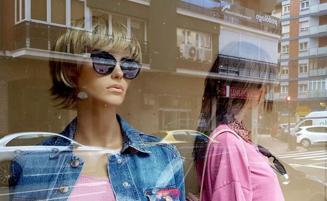 Escaparate de un comercio local. 