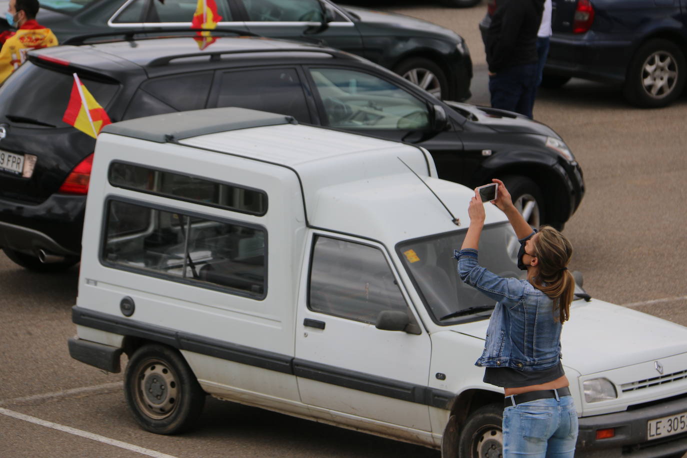 La marcha en automóvil propuesta por el partido de Abascal colapsa el centro de la ciudad durante media hora