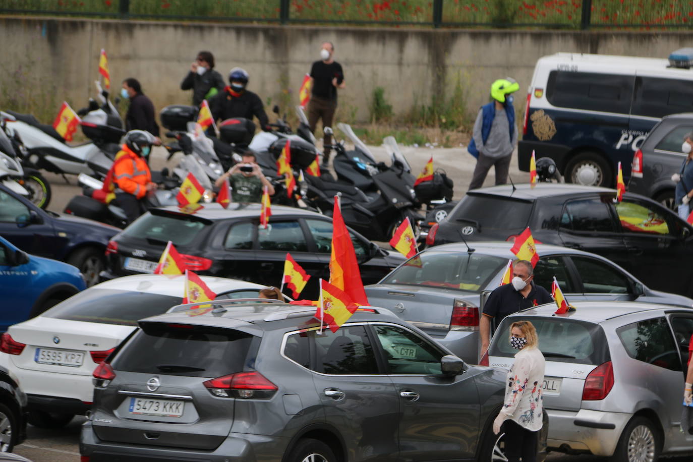 La marcha en automóvil propuesta por el partido de Abascal colapsa el centro de la ciudad durante media hora