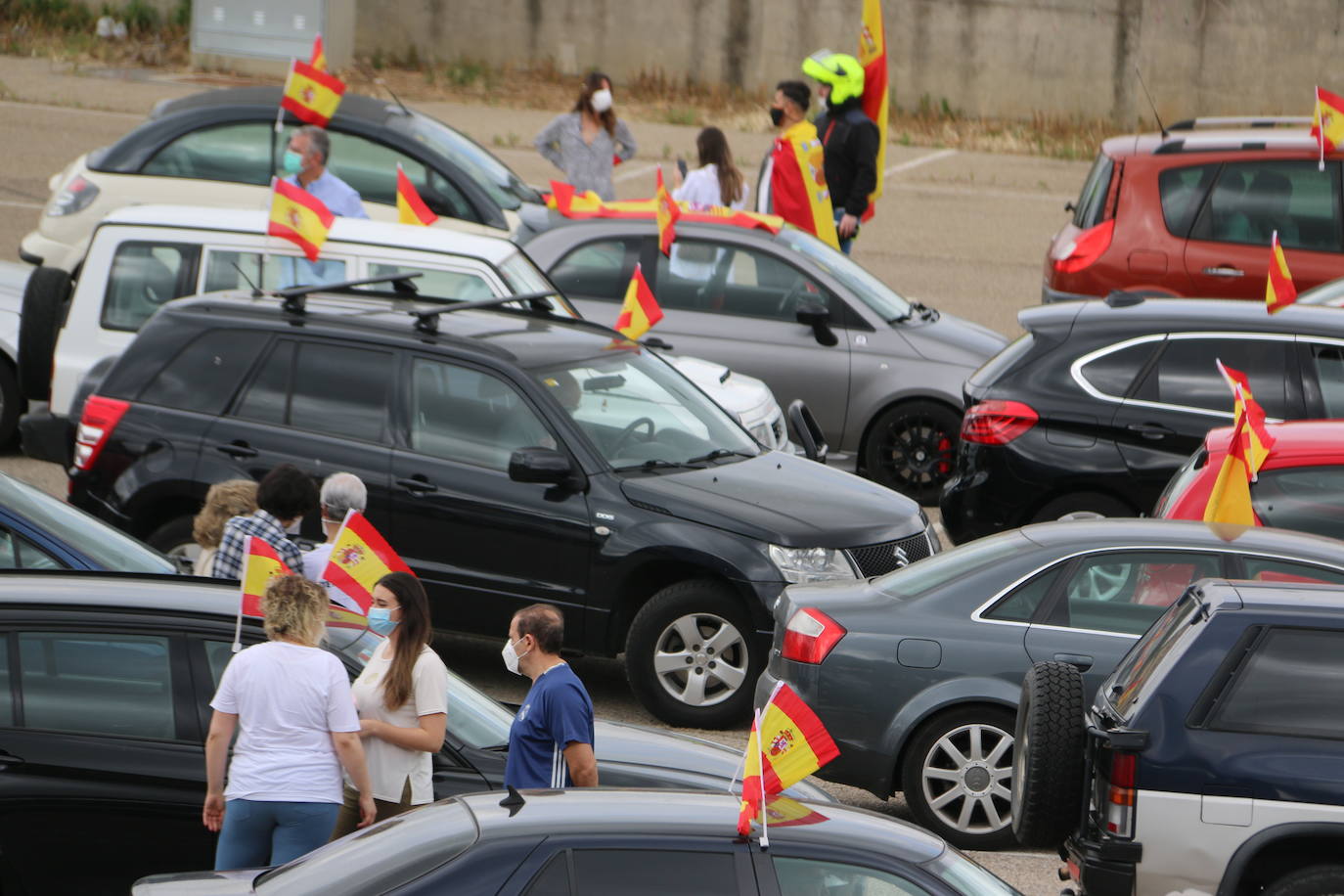 La marcha en automóvil propuesta por el partido de Abascal colapsa el centro de la ciudad durante media hora