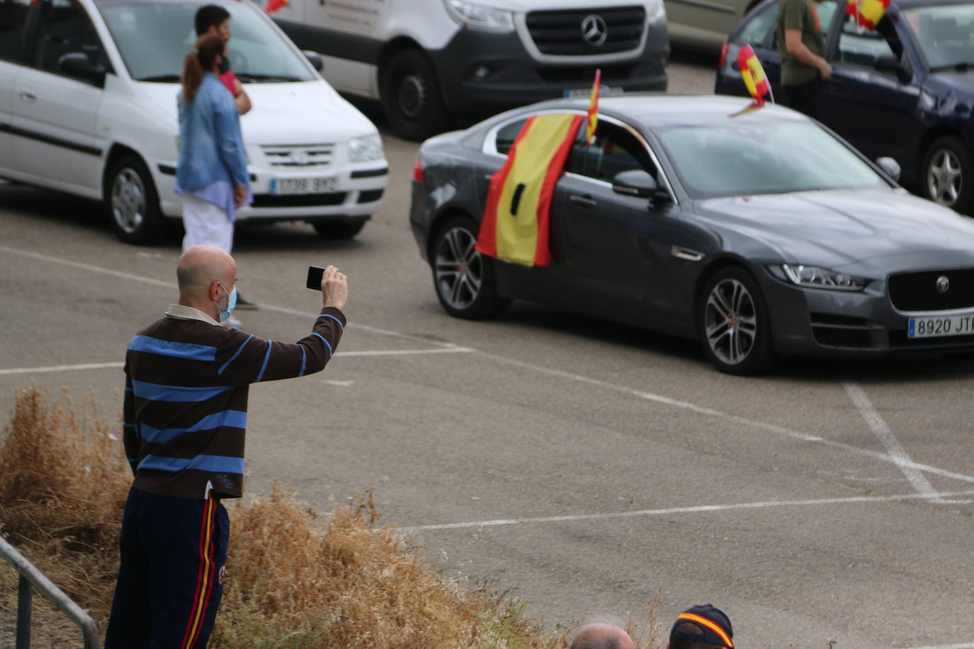 La marcha en automóvil propuesta por el partido de Abascal colapsa el centro de la ciudad durante media hora