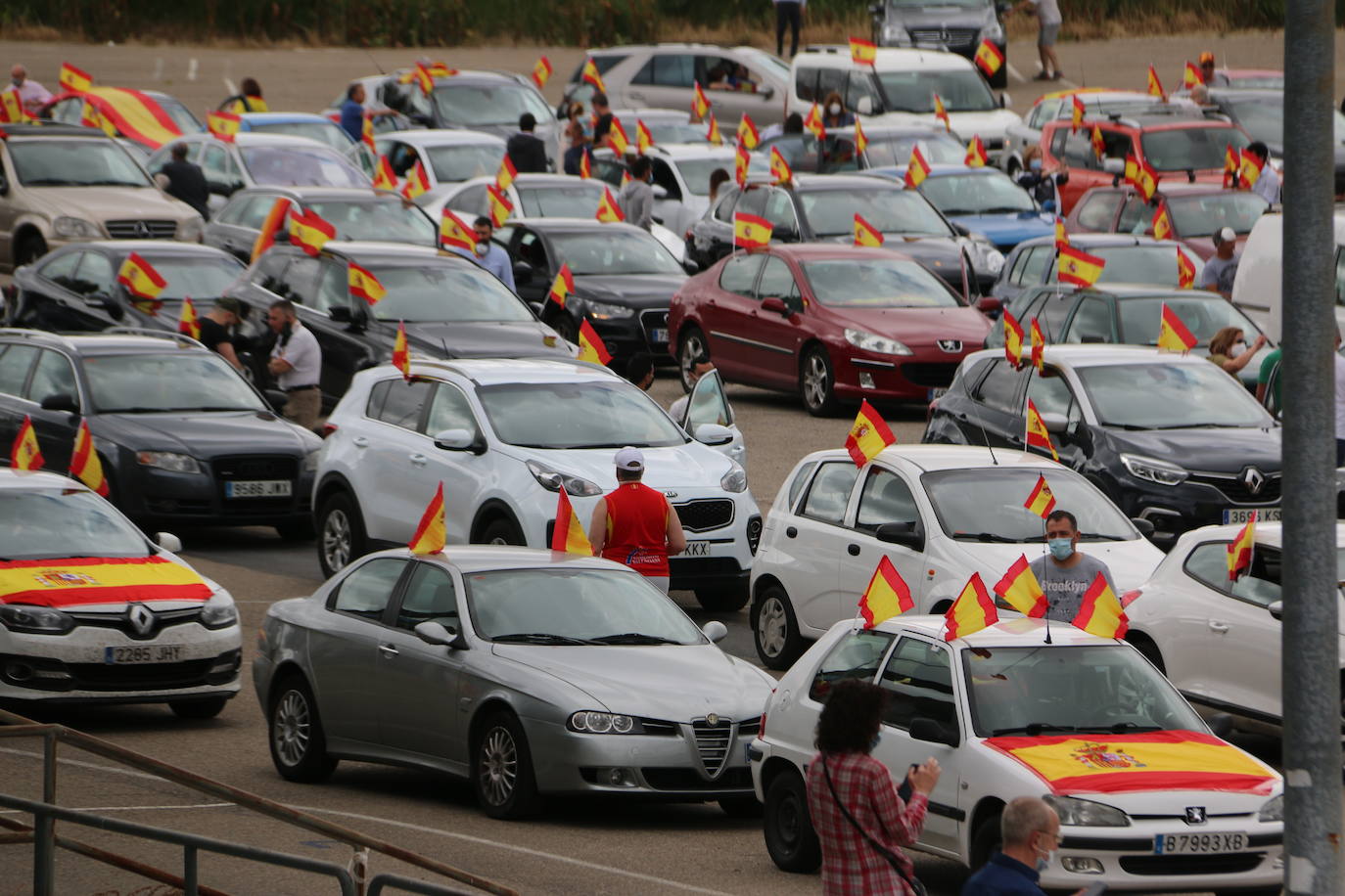 La marcha en automóvil propuesta por el partido de Abascal colapsa el centro de la ciudad durante media hora