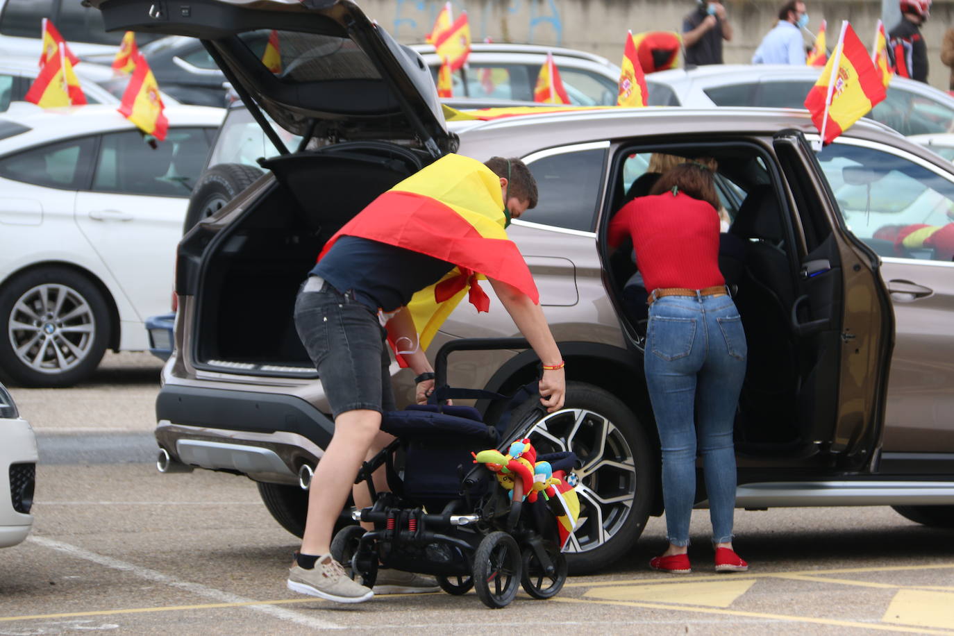 La marcha en automóvil propuesta por el partido de Abascal colapsa el centro de la ciudad durante media hora