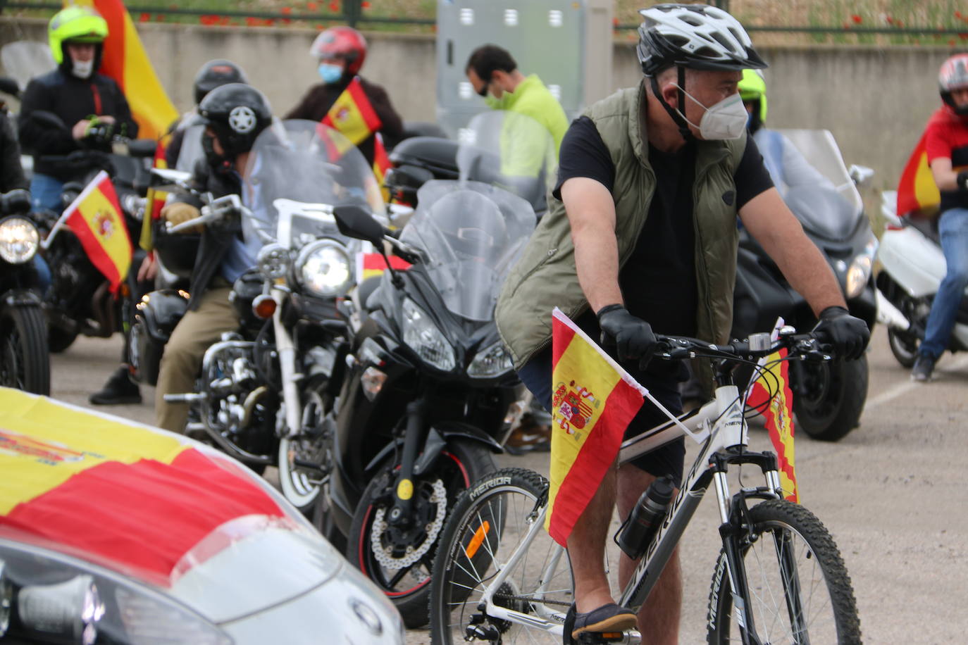 La marcha en automóvil propuesta por el partido de Abascal colapsa el centro de la ciudad durante media hora