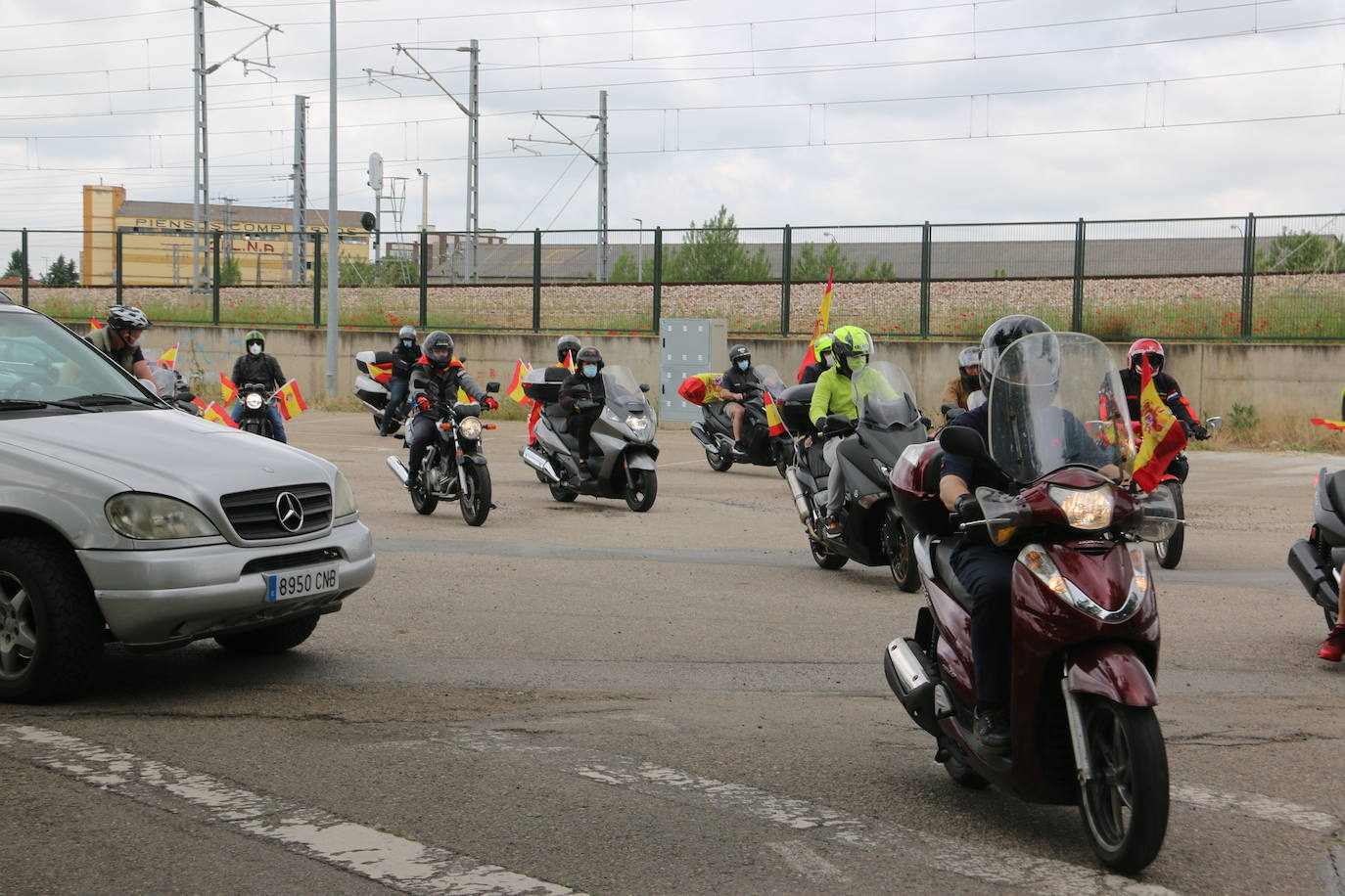 La marcha en automóvil propuesta por el partido de Abascal colapsa el centro de la ciudad durante media hora