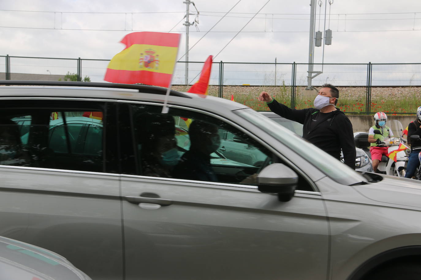 La marcha en automóvil propuesta por el partido de Abascal colapsa el centro de la ciudad durante media hora