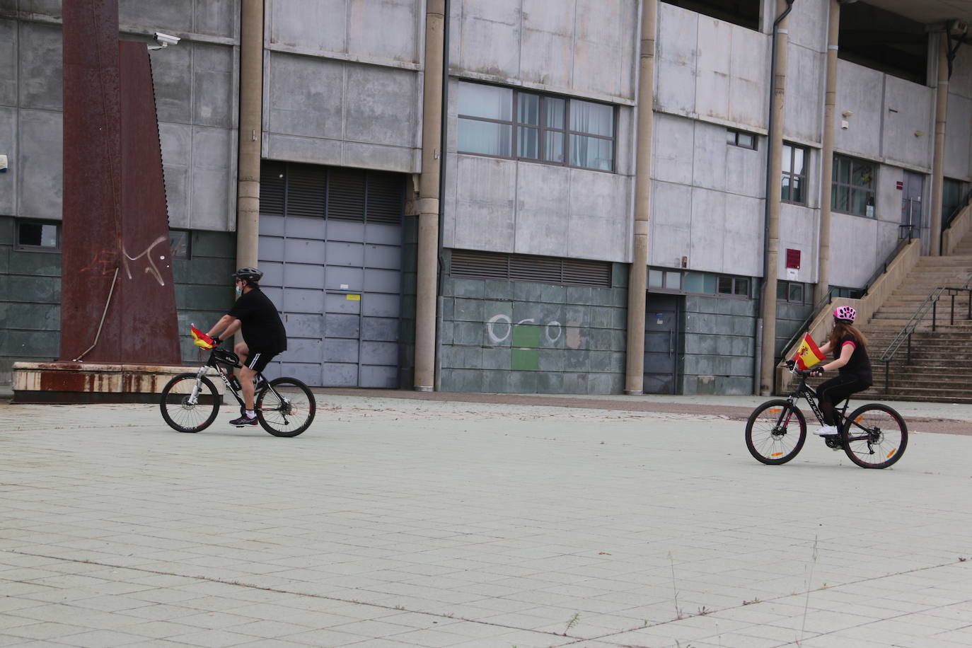 La marcha en automóvil propuesta por el partido de Abascal colapsa el centro de la ciudad durante media hora