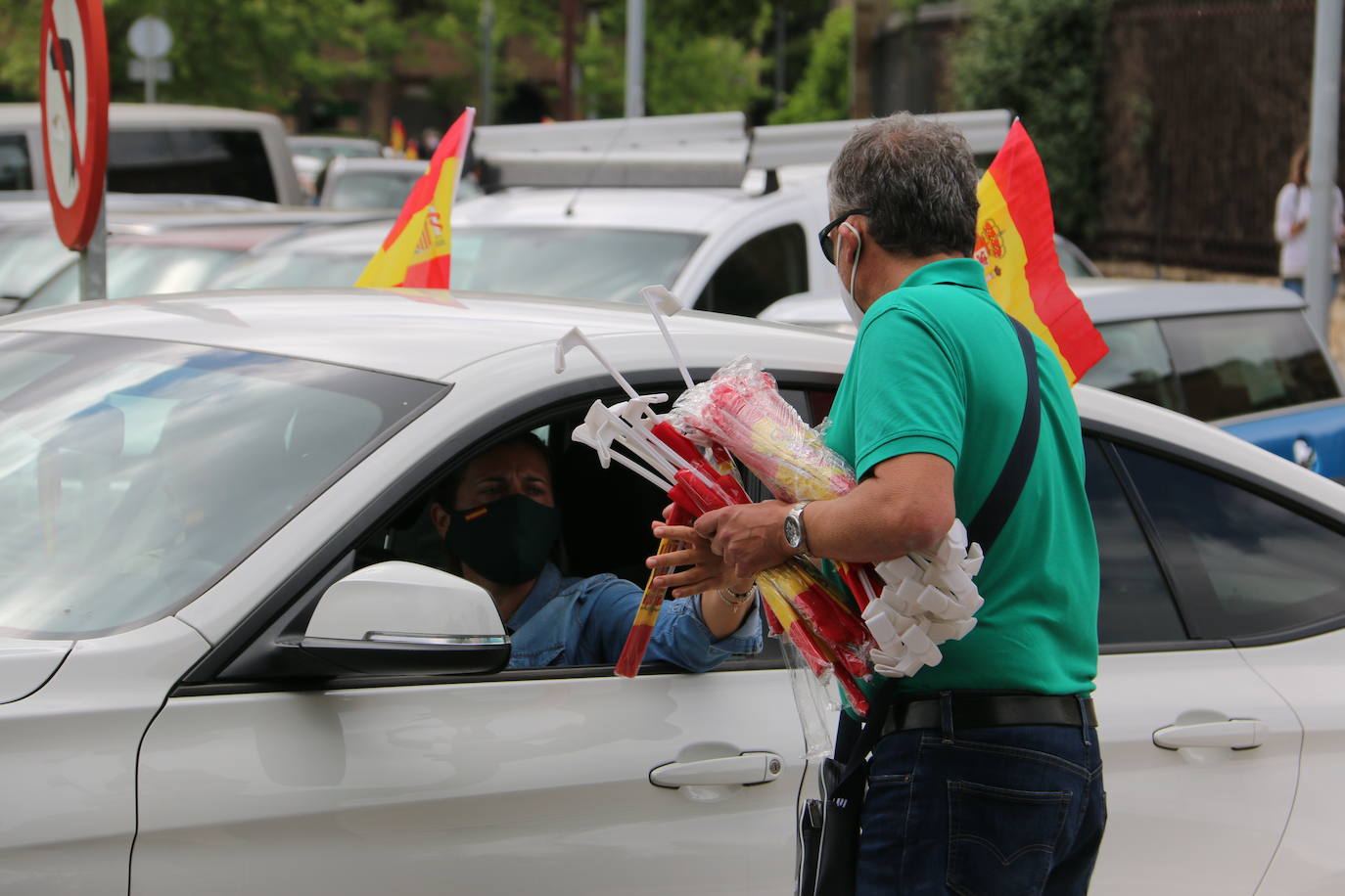 La marcha en automóvil propuesta por el partido de Abascal colapsa el centro de la ciudad durante media hora