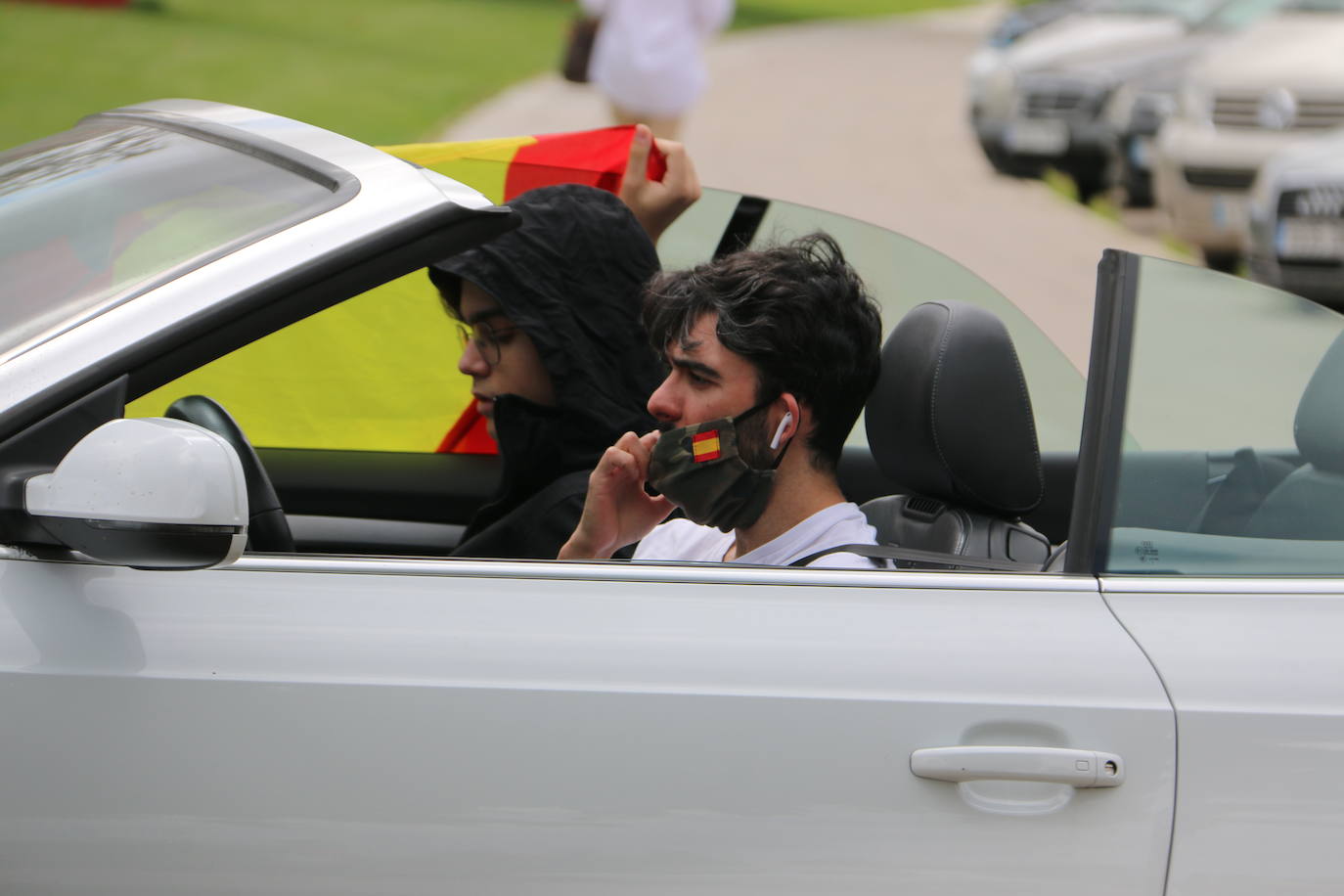 La marcha en automóvil propuesta por el partido de Abascal colapsa el centro de la ciudad durante media hora