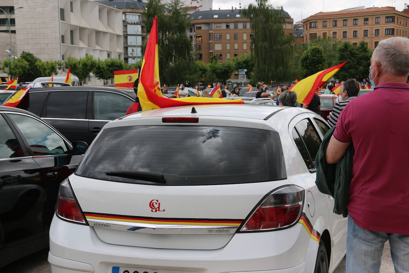 La marcha en automóvil propuesta por el partido de Abascal colapsa el centro de la ciudad durante media hora