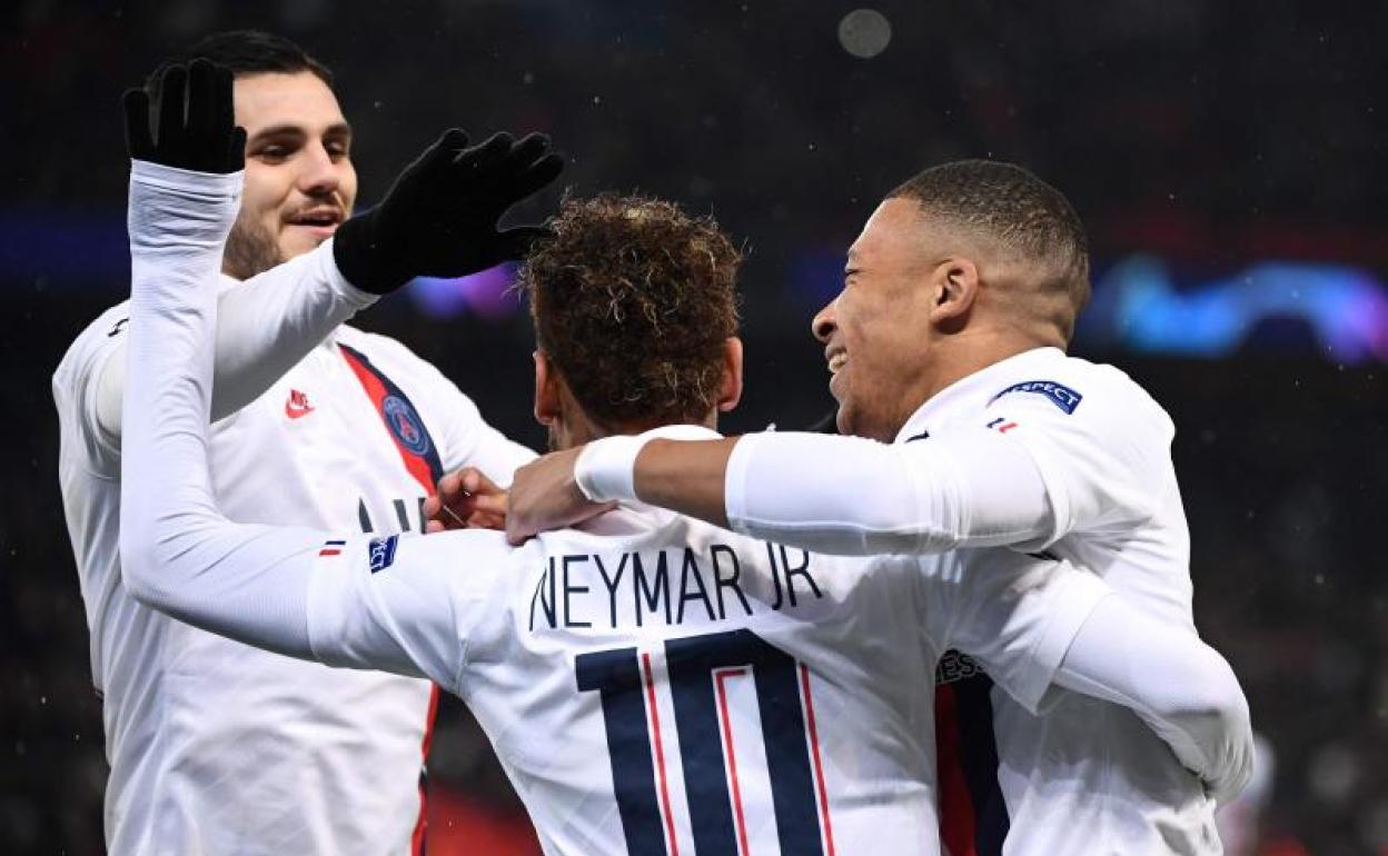 Icardi, Neymar y Mbappé, celebrando un gol. 