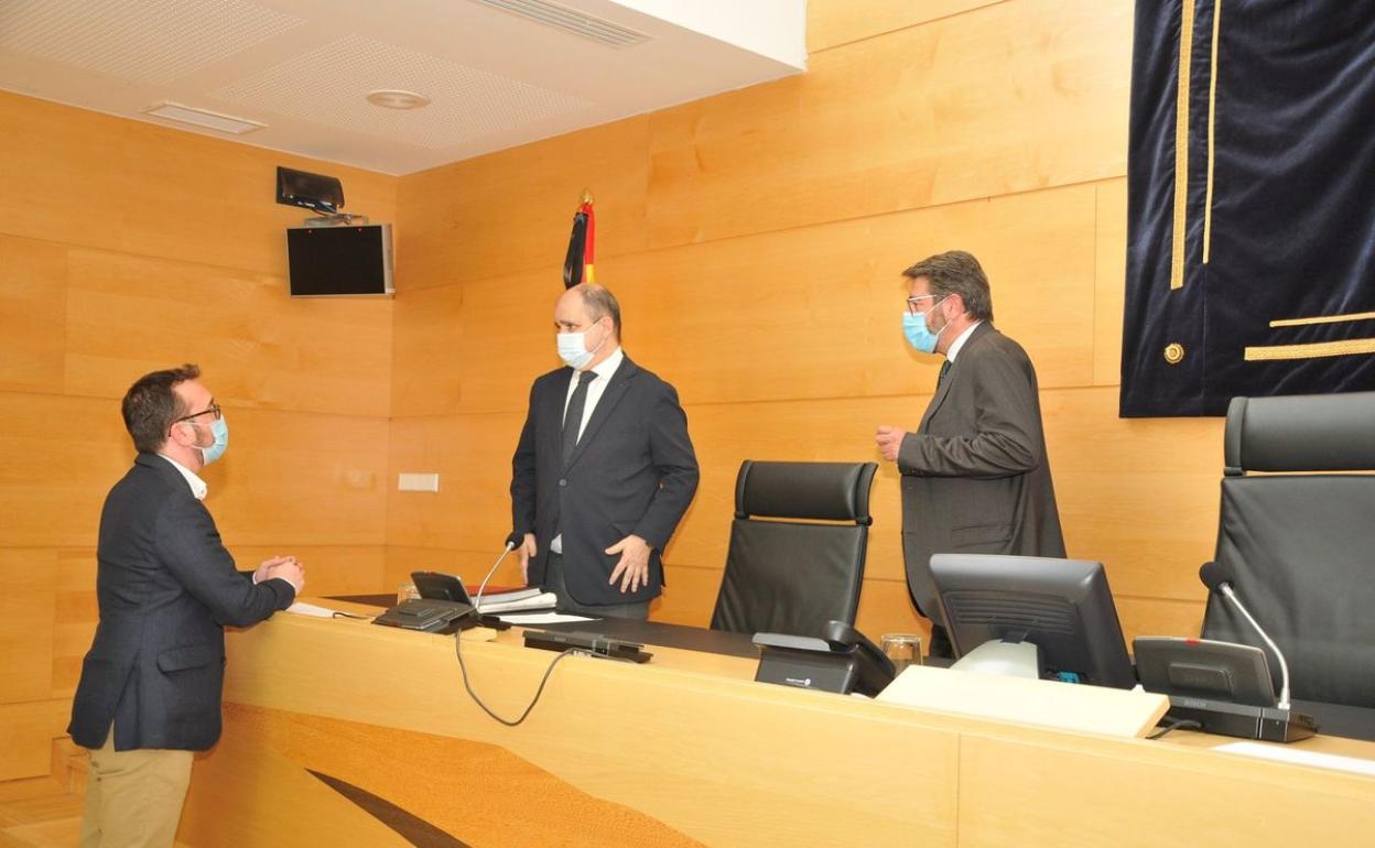 Ignacio Santos antes de comenzar la Comisión.