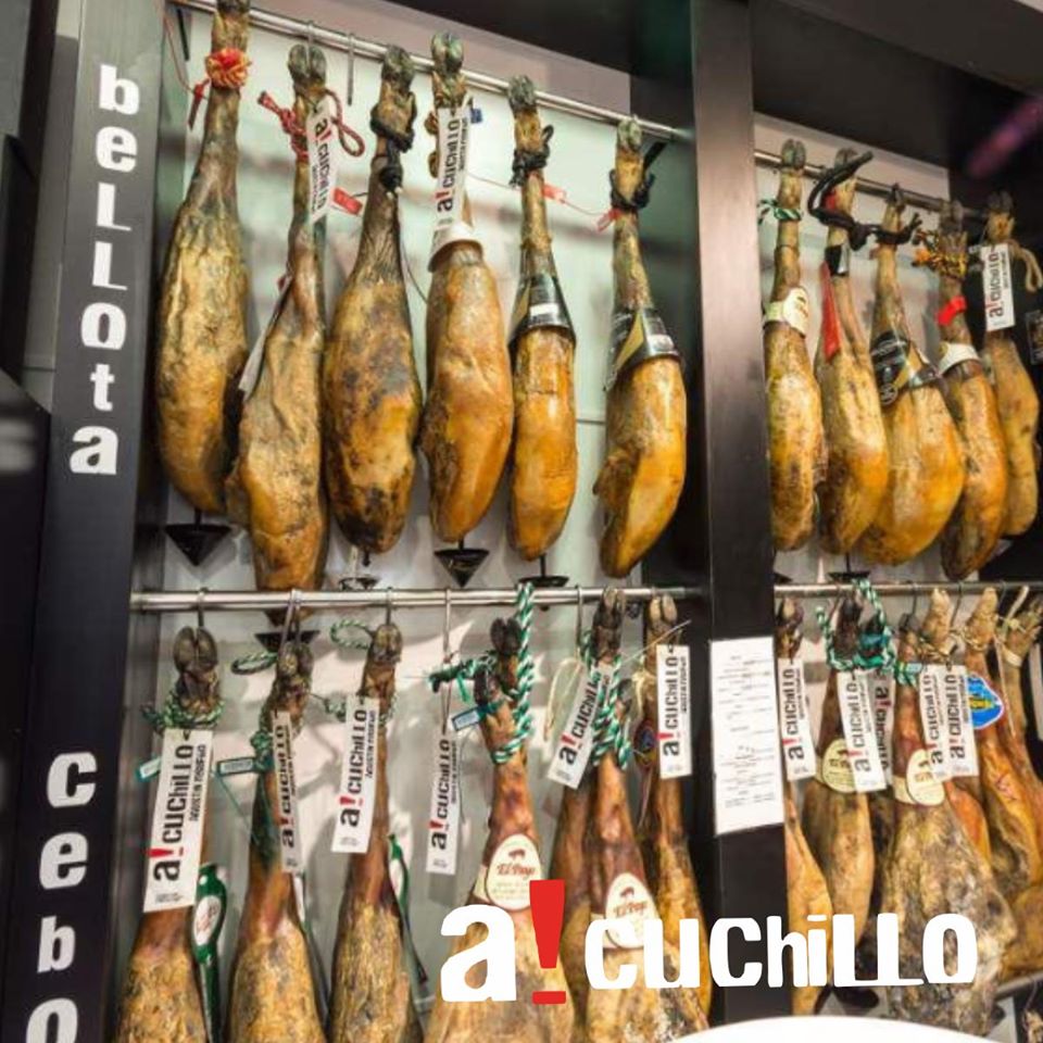 Tienda de A!cuchillo situada en la calle Cervantes.